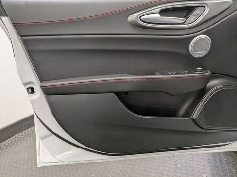 Used 2025 Alfa Romeo Giulia AWD w/ Driving Assist Package image 8