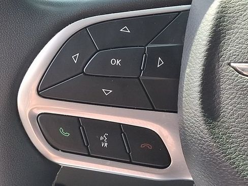 Used 2022 Chrysler Pacifica Touring-L FWD image 21
