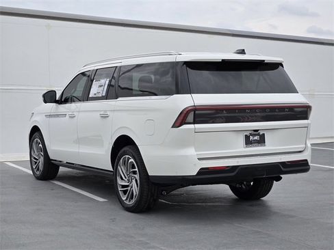New 2025 Lincoln Navigator L Reserve image 7