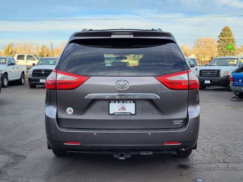 Used 2017 Toyota Sienna Limited image 4