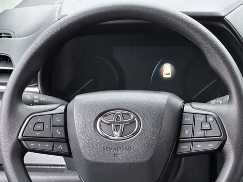 Used 2026 Toyota Sienna LE image 21