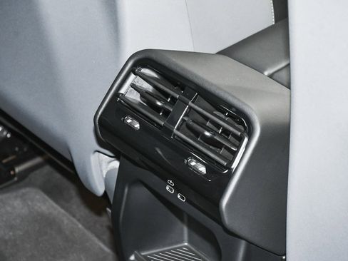 Used 2025 BMW i5 M60 w/ Executive Package image 65