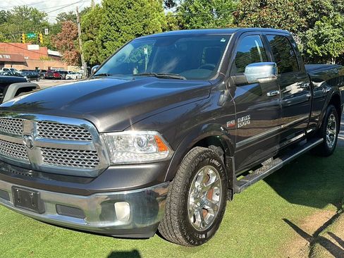 Used 2017 RAM 1500 Laramie AWD/4WD image 3