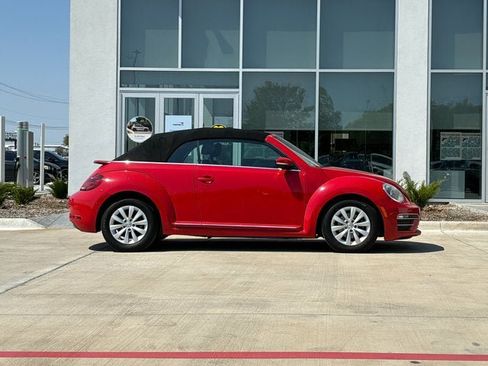 Used 2018 Volkswagen Beetle 2.0T SE FWD image 9