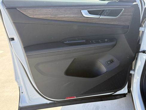 New 2026 Volkswagen Atlas SEL image 10