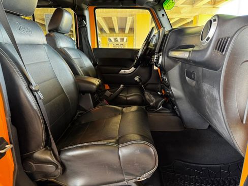 Used 2012 Jeep Wrangler Unlimited Rubicon w/ Dual Top Group image 27