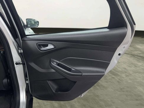 Used 2017 Ford Focus SE image 16