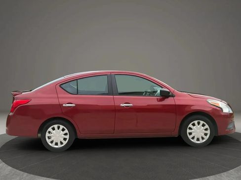 Used 2016 Nissan Versa SV FWD image 2