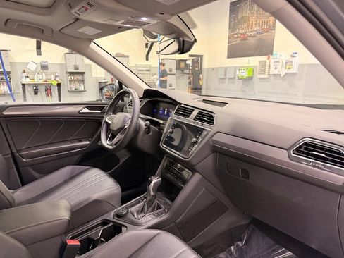 Used 2023 Volkswagen Tiguan SE w/ Panoramic Sunroof Package AWD/4WD image 29