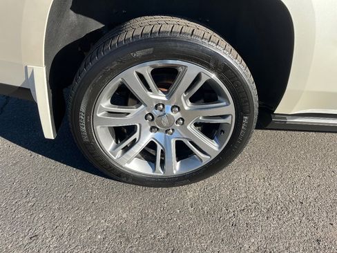 Used 2015 Cadillac Escalade Premium image 47