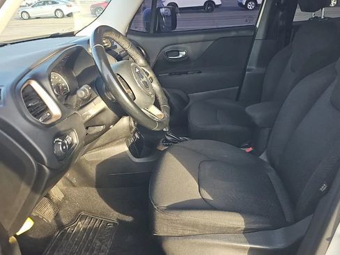 Used 2015 Jeep Renegade Latitude w/ Popular Equipment Group image 9