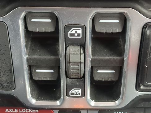 Used 2024 Jeep Gladiator Mojave AWD/4WD image 24