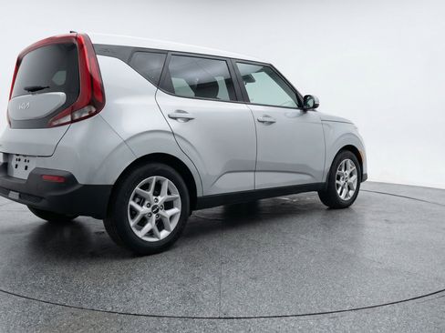 Used 2025 Kia Soul LX w/ LX Technology Package FWD image 9