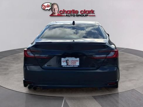 Used 2025 Toyota Camry XSE FWD image 4