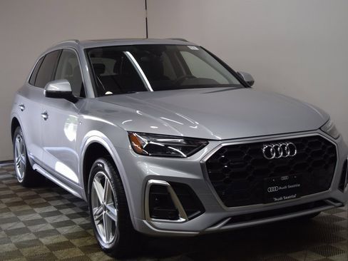 New 2025 Audi Q5 e Premium Plus image 1