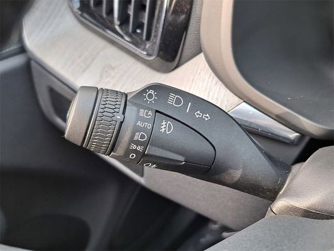 Used 2025 Volvo XC60 B5 Plus image 9