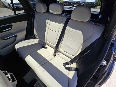Used 2024 Mercedes-Benz GLC 300 4MATIC image 17