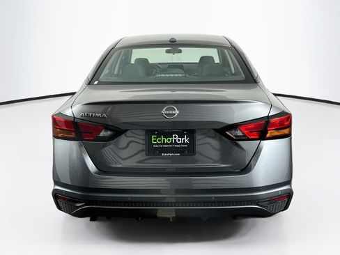 Used 2025 Nissan Altima 2.5 SV FWD image 7