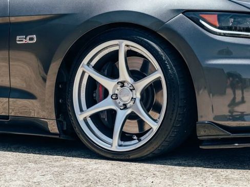 Used 2017 Ford Mustang GT Premium w/ GT Performance Package RWD image 19