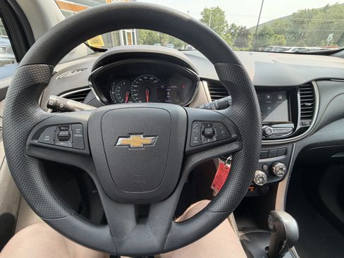 Used 2019 Chevrolet Trax LT w/ LPO, Protection Package AWD/4WD image 7