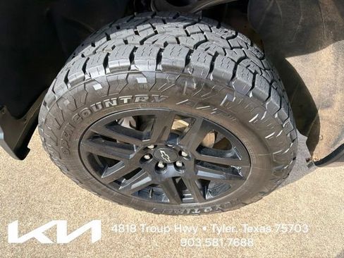 Used 2022 Chevrolet Silverado 1500 Custom Trail Boss w/ Midnight Edition AWD/4WD image 14