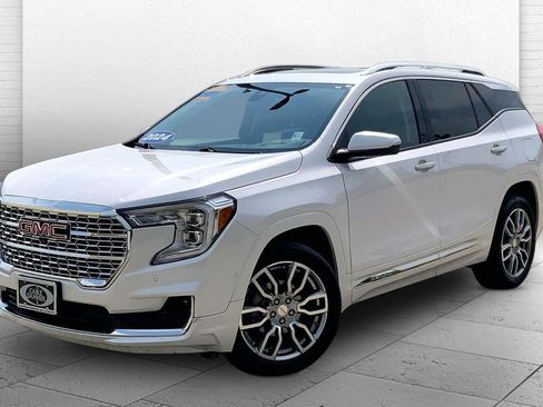 Used 2024 GMC Terrain Denali w/ Denali Premium Package AWD/4WD image 13