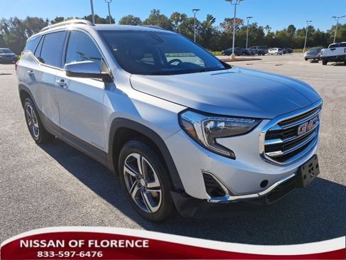 Used 2020 GMC Terrain SLT image 1