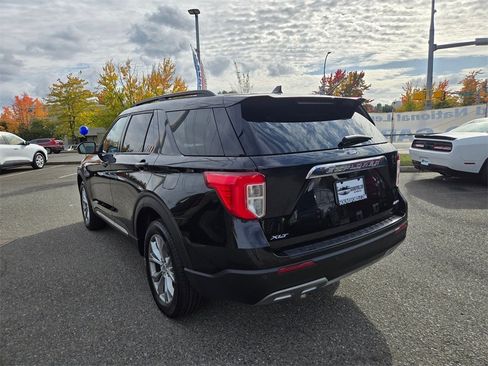 Used 2023 Ford Explorer XLT w/ Equipment Group 202A image 7