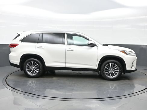 Used 2019 Toyota Highlander XLE AWD/4WD image 7