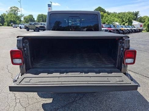 Used 2024 Jeep Gladiator Sport AWD/4WD image 27