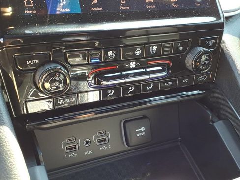 Used 2025 Jeep Grand Cherokee Limited w/ Luxury Tech Group II AWD/4WD image 26