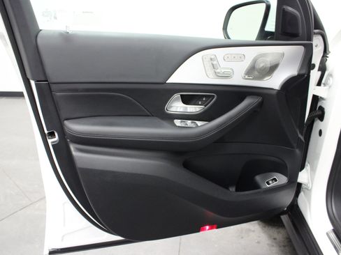 Used 2026 Mercedes-Benz GLS 450 4MATIC image 11