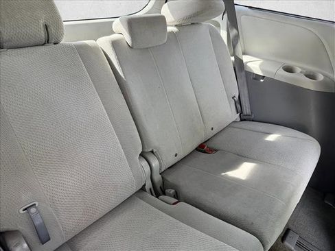 Used 2012 Toyota Sienna LE w/ Towing Pkg AWD/4WD image 18