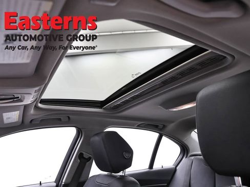 Used 2017 BMW 320i xDrive Sedan AWD/4WD image 35
