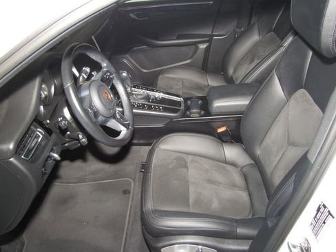 Used 2021 Porsche Macan image 10