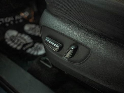 Used 2024 Toyota Highlander LE image 17