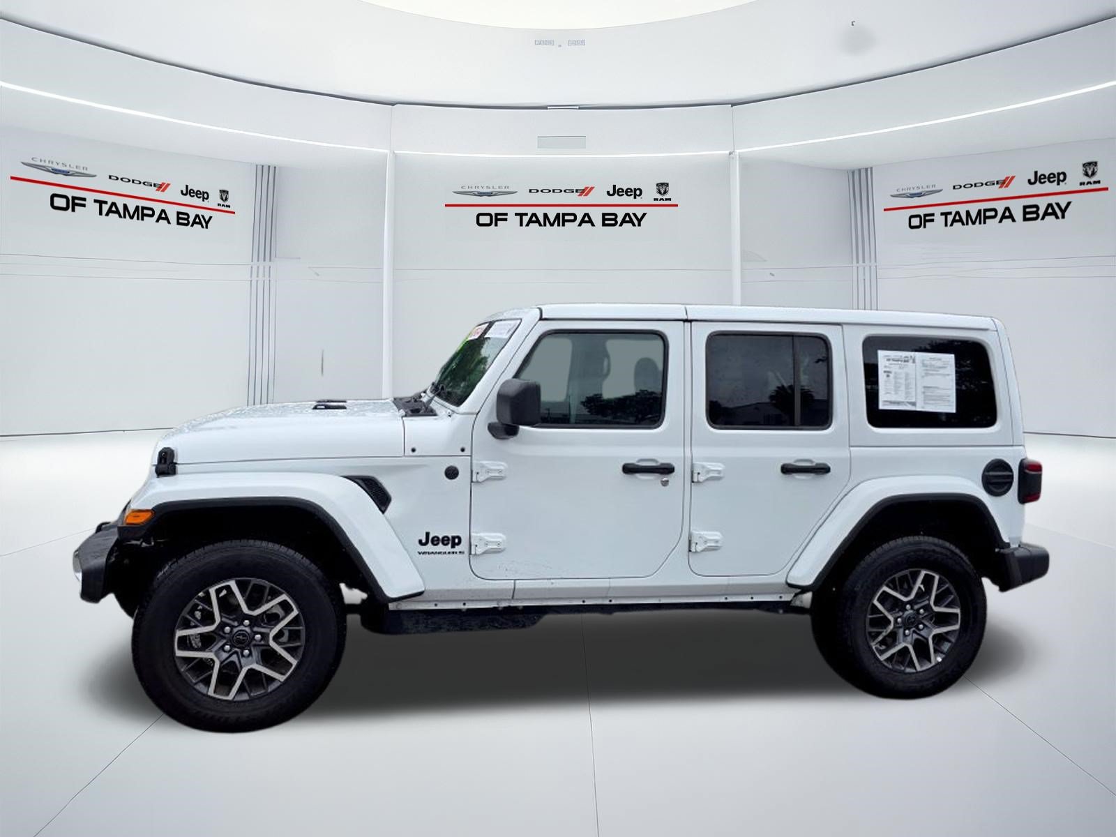 Used 2026 Jeep Wrangler Unlimited Sahara AWD/4WD image 3