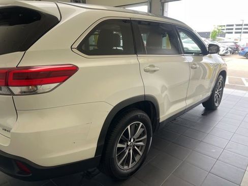 Used 2019 Toyota Highlander XLE FWD image 7