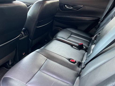 Used 2019 Nissan Rogue SL w/ Premium Package image 5