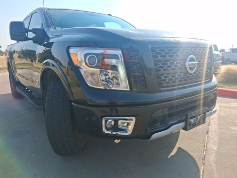Used 2019 Nissan Titan PRO-4X w/ Pro-4x Convenience Package AWD/4WD image 8