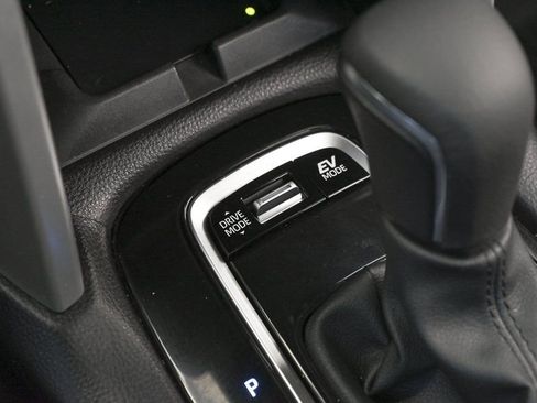 Used 2025 Toyota Corolla Cross XSE w/ Convenience Package image 29