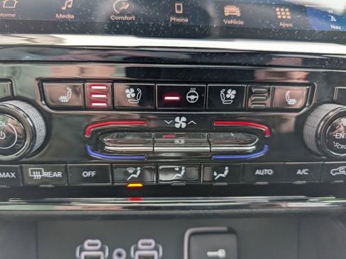 Used 2023 Jeep Grand Cherokee Limited w/ Luxury Tech Group II image 18