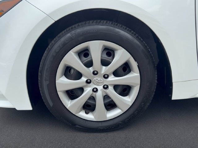 Used 2025 Toyota Corolla LE w/ Convenience Package FWD image 12