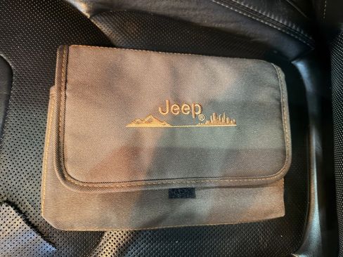 Used 2019 Jeep Cherokee Limited image 30