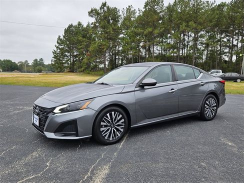 Used 2023 Nissan Altima 2.5 SV image 3