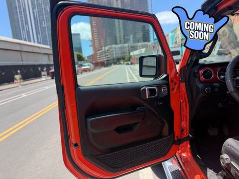 Used 2023 Jeep Gladiator Rubicon w/ Dual Top Group AWD/4WD image 9