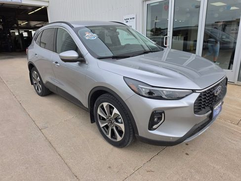 Used 2023 Ford Escape Platinum AWD/4WD image 7