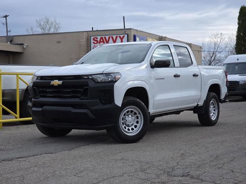 Used 2023 Chevrolet Colorado W/T image 2