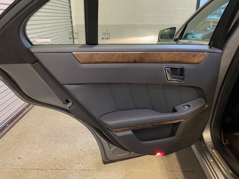 Used 2010 Mercedes-Benz E 350 4MATIC Sedan image 29