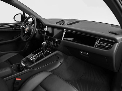 Certified 2025 Porsche Macan image 21